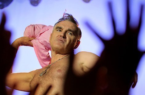morrissey-live-los-angles-shirtless-throwing.jpg
